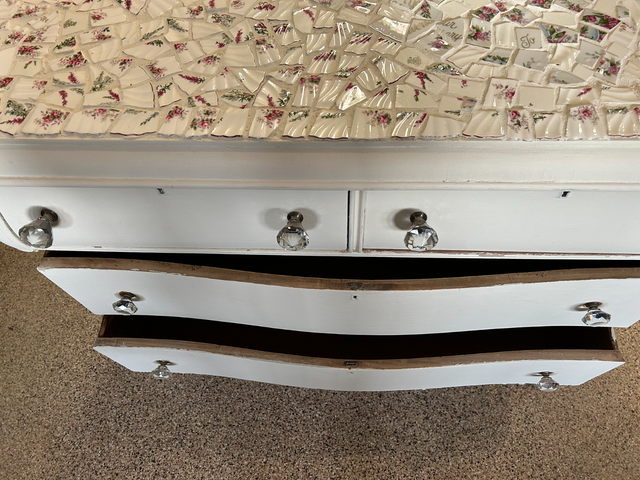 Antique White Claw Dresser with Mirror in Dressers & Wardrobes in Edmonton - Image 9