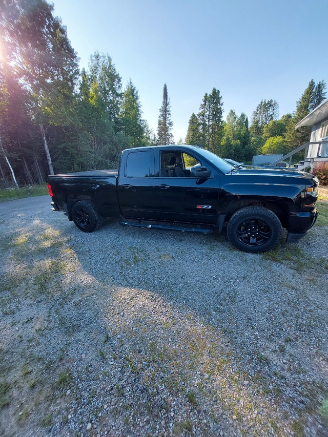 2019 4 x 4 extracab Chevrolet Midnite edition  in Cars & Trucks in North Bay - Image 2