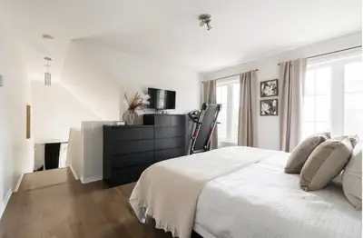 Location: Rue Charles Darwin, Saint-Laurent, Montreal (Bois-Franc) Availability: September 1st or Oc...