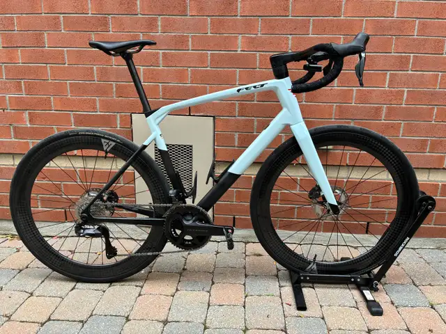 Felt VR Pro Ultegra Di2 Road Bike 2026, size 56 in Road in Ottawa - Image 2
