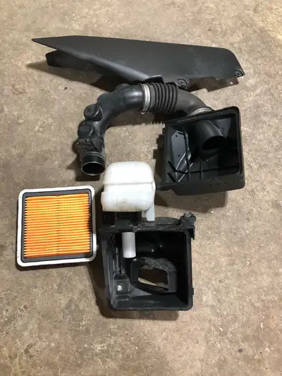 subaru forester xt 2018 oem Air Intake Comme neuf seulement 60 000 km