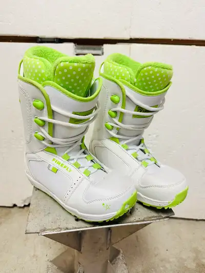 Firefly girl’s snowboard boots US Jr 6, View more