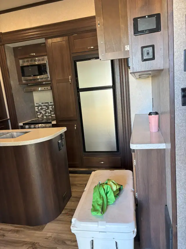 2019 - Jayco Talon 413T Toy Hauler – 3/4 Ton Towable + Drop Hitc in Travel Trailers & Campers in Edmonton - Image 15