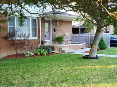 BRIGHT & SPACIOUSs 3-Bedroom Apartment in Downtown Whitby