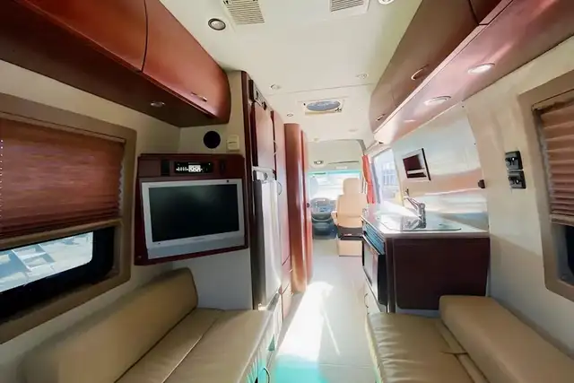 New Lower Price! 2007 diesel Pleasure-Way Plateau in RVs & Motorhomes in Ottawa - Image 3