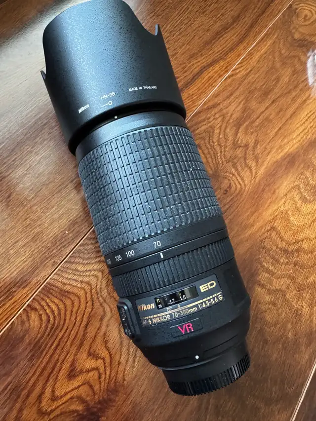 Nikon 70-300mm f/4-5,6 full frame tele lens