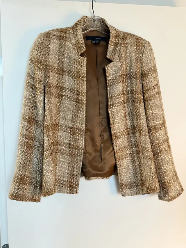 Blazer Women in Women's - Tops & Outerwear in City of Montréal - Image 5