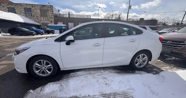 Chevy Cruze sedan 