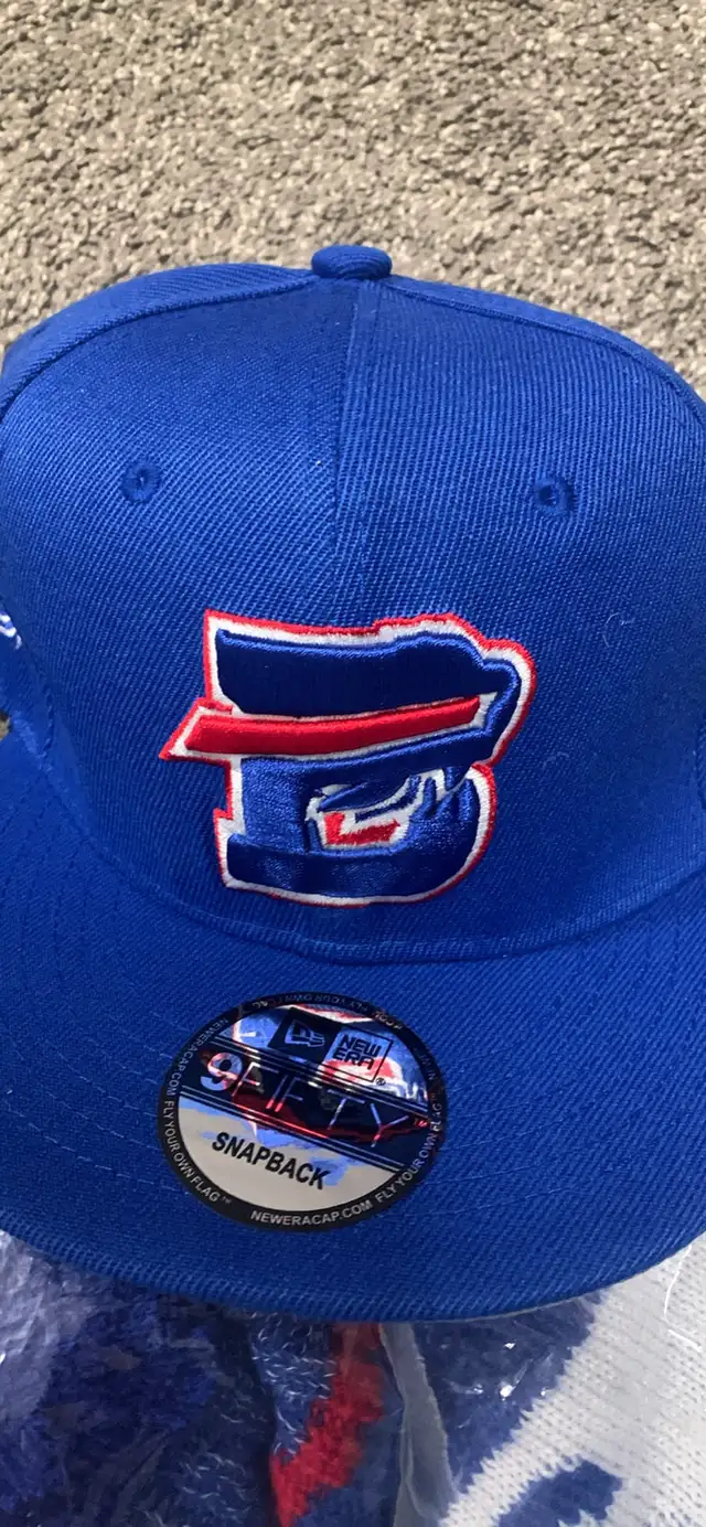 Buffalo Bills Hats in Men's in Oakville / Halton Region - Image 3