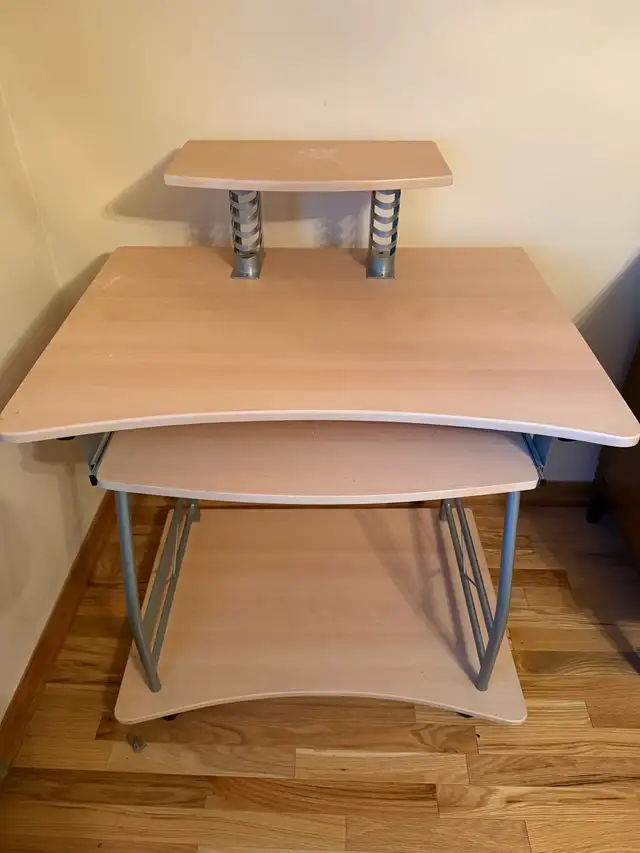 Computer table