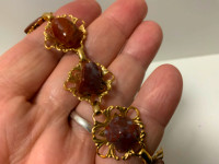 STONE JEWELLERY, VINTAGE—goldtone 7-rock bracelet + 5 stones