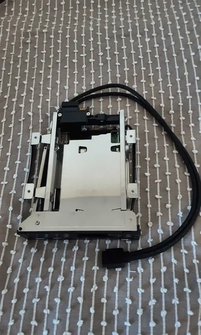 PC Case Hard Drive Enclosure in System Components in City of Toronto - Image 2