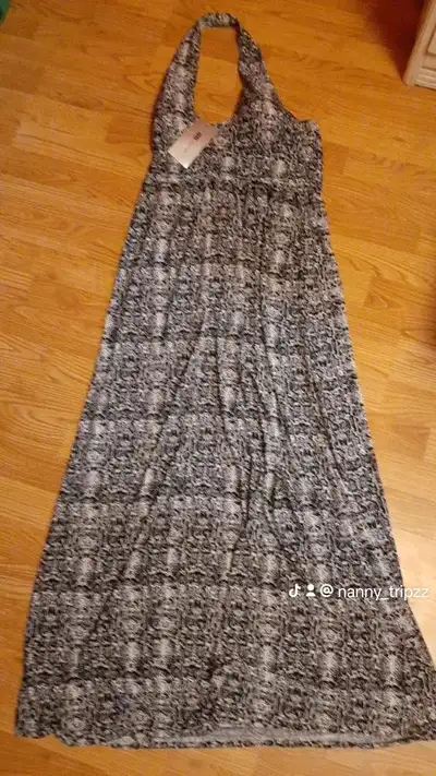 $10 NEW Summer Halter Style Long Beach Dress Womens Size Large 95% Polyester 5% Spandex (Tags On) Pi...