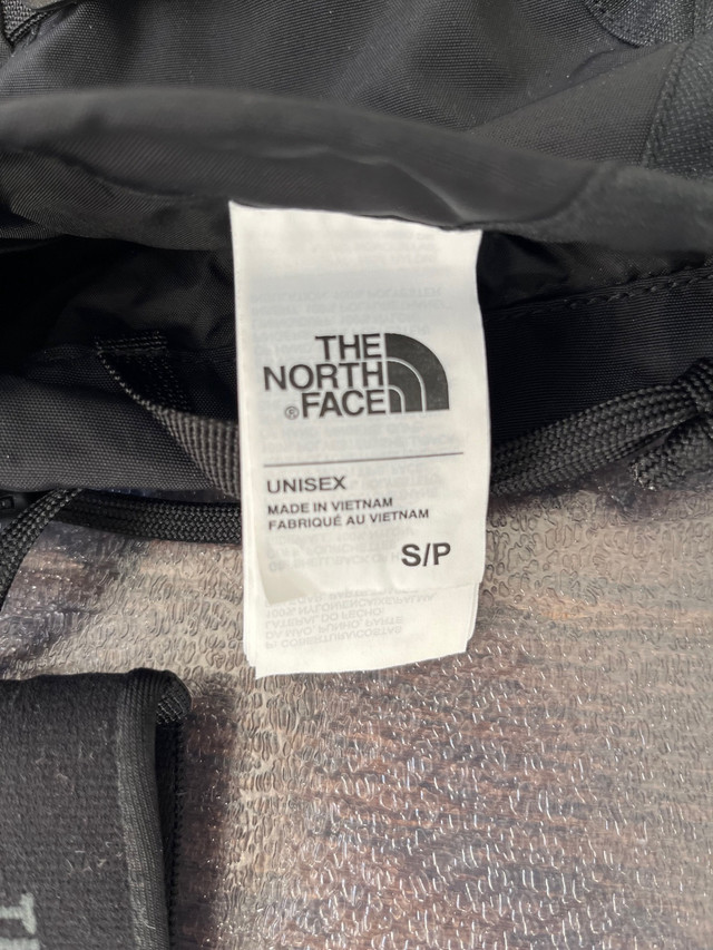 Unisex North Face Montana Gloves, Size Small in Other in City of Toronto - Image 2