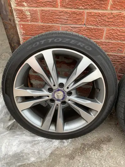 Pirelli Sottozero Run Flat snow tires mounted on OEM Mercedes rims. 225/45-R18 95H Run Flat tires. 7...
