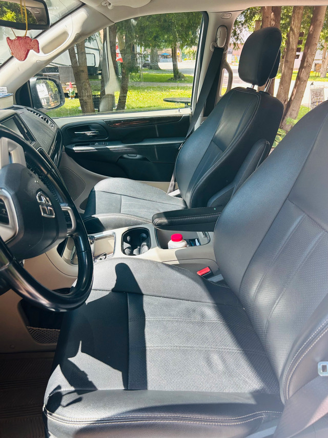 2020 Dodge Caravan - Immaculate condition in Cars & Trucks in London - Image 4