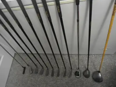 SET OF MEN'S RIGHT HANDED GOLF CLUBS WITH GOLF BAG  46, View more