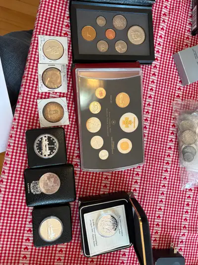 Group of Canadian silver collector coins. 7 at 0.375 ounces 3 at 0.74. Ounces 1 set at 1.9 ounces To...
