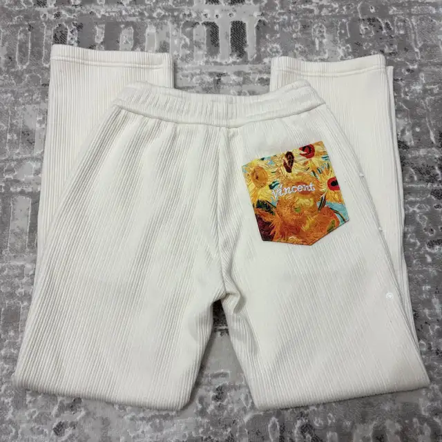 13 DE MARZO SWEATPANTS in Women's - Bottoms in Mississauga / Peel Region - Image 6