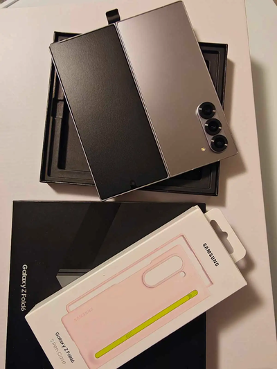 New Samsung Galaxy Z Fold 6 256GB Silver, View more
