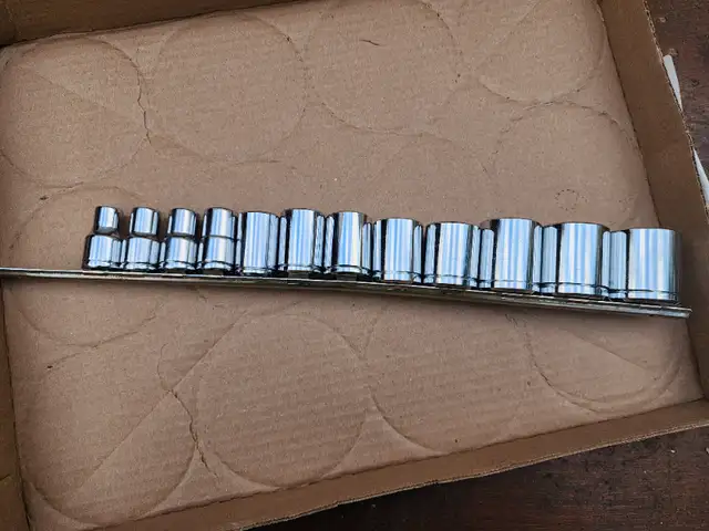 1/2 Driver 12 Pc Metric 12 Point Socket Set With Organizing Rail in Hand Tools in Windsor Region - Image 8