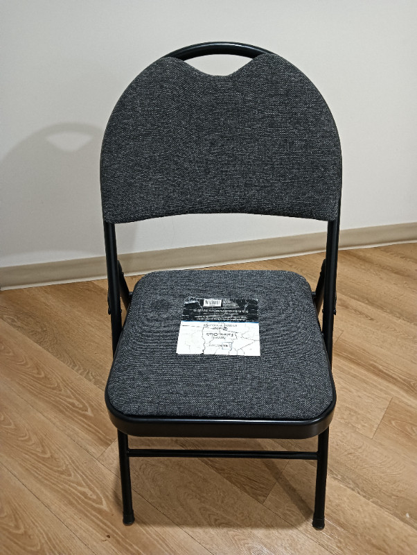 Chair for sale in Chairs & Recliners in Edmonton - Image 2