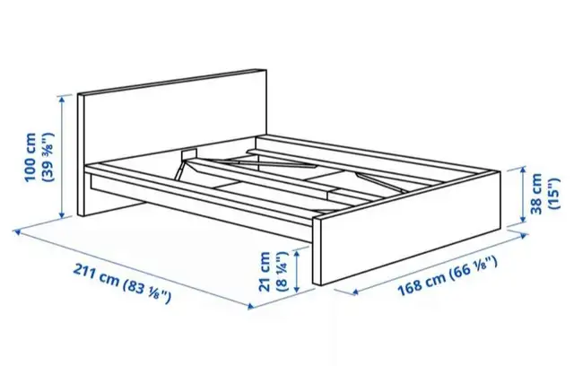 Structure de lit Queen Ikea MALM et ses 2 tables de nuit in Beds & Mattresses in Longueuil / South Shore - Image 3