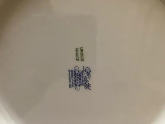 Set of Four Family Treasure Bavarian lo Plates in Arts & Collectibles in Mississauga / Peel Region - Image 3