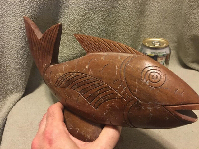 Folk Art Carved Wood Fish in Tropical Hardwood dans Art et objets de collection  à Ville de Montréal - Image 3