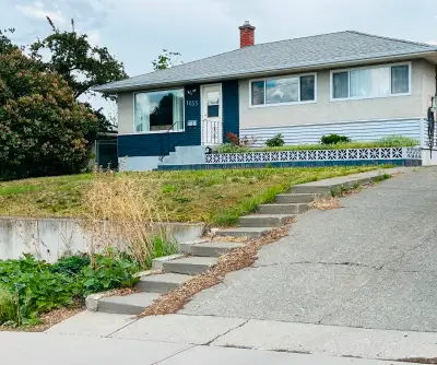 One bedroom and Large Den - Sagebrush Neighbourhood