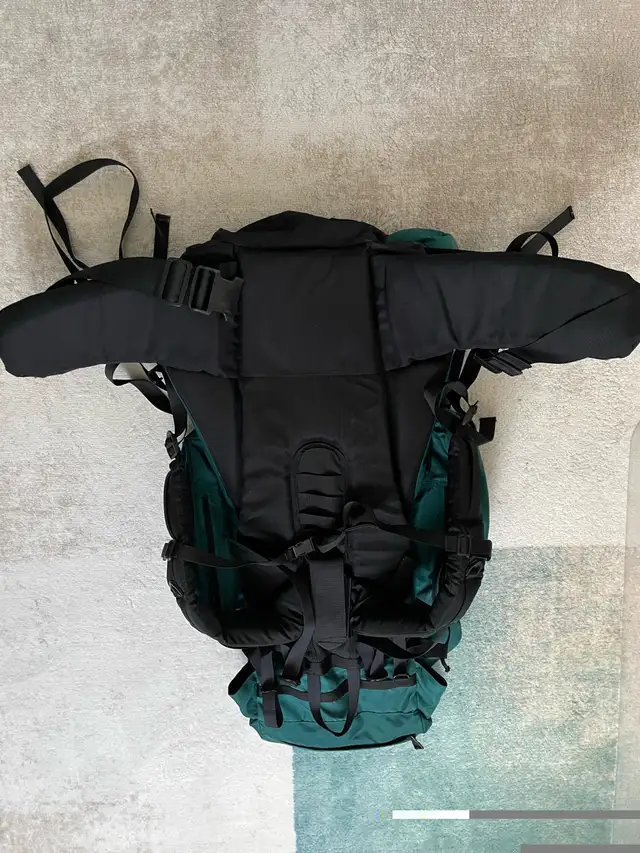 North 49 Westport large hiking bag packApproximately 72 L in Fishing, Camping & Outdoors in Oakville / Halton Region - Image 5