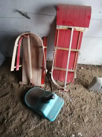 TRAÎNEAUX  ET LE BLEU 30$ POUR CES 3 ARTICLE PRIX DÉBARRAS, View more
