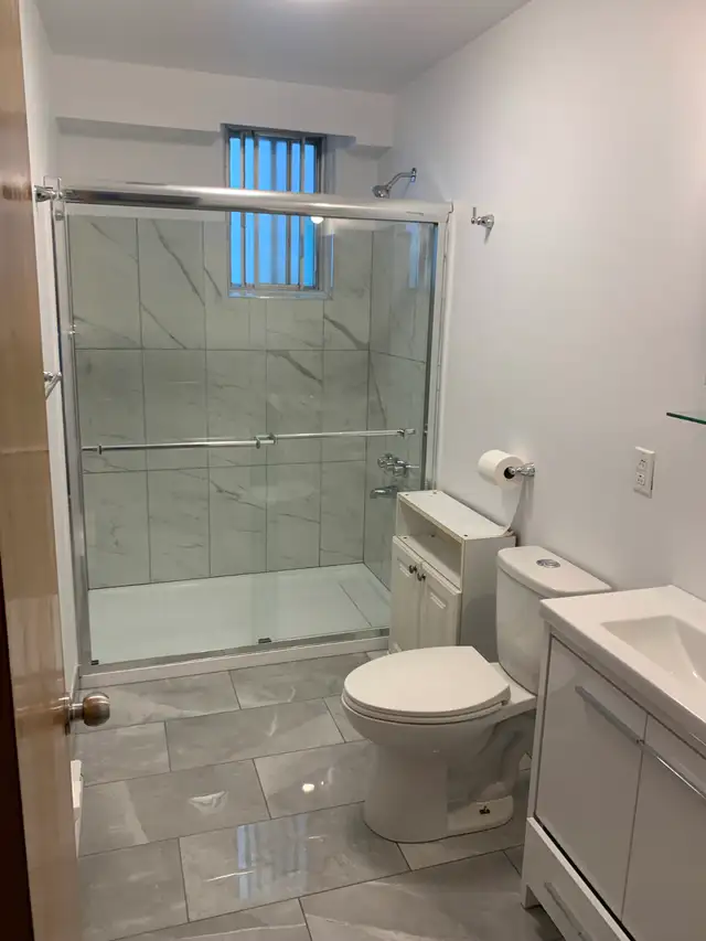 BEAU GRANDE 3 ½  d’un triplex  Ahuntsic