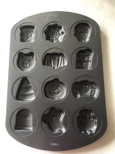 Wilton nonstick Halloween cookie pan in new condition, View more
