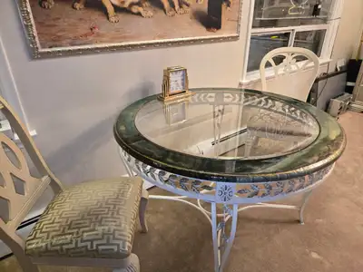 Selling 42 inch round table Emerald and gold marble done with epoxy Glass is ok condition Beige off...