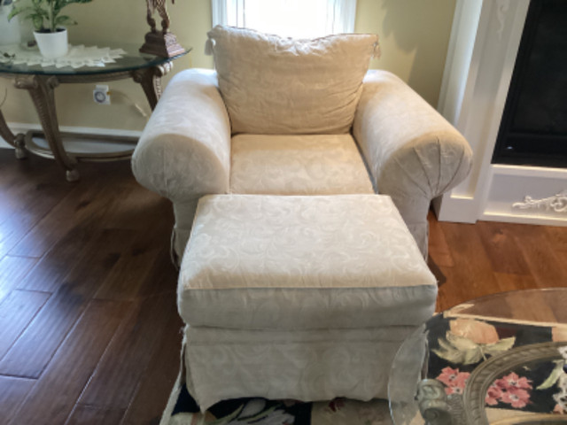 Chair and foot stool. in Chairs & Recliners in Kawartha Lakes - Image 2