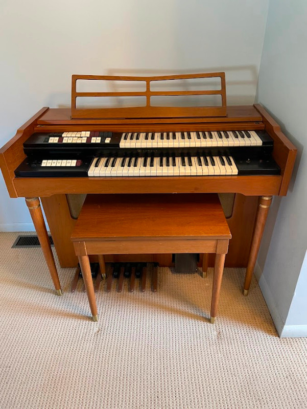 Vintage Lowrey Home Organ - FREE in Pianos & Keyboards in Peterborough
