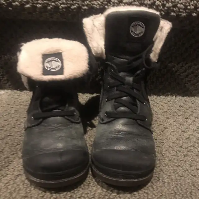 PALLADIUM Boots Child sz 10 in Clothing - 4T in City of Toronto - Image 3