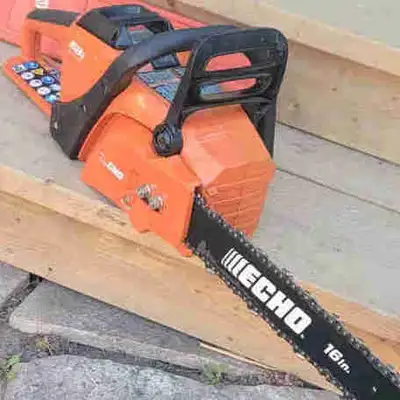 In excellent condition, ECHO 58v, 16in CORDLESS CHAINSAW. Comes with battery no charger. Please see...