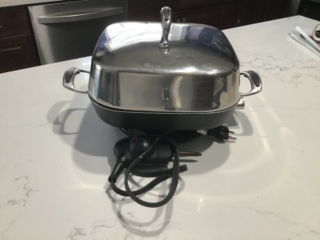 Electric frying pan in Microwaves & Cookers in Saskatoon