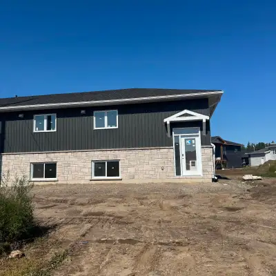 2 Bedroom Lower Unit – Parkdale | Available September 1 Beautiful 2-bedroom lower unit in a quiet Pa...