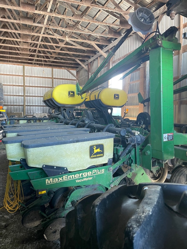 John Deere 1780 planter Farming Equipment Winnipeg Kijiji
