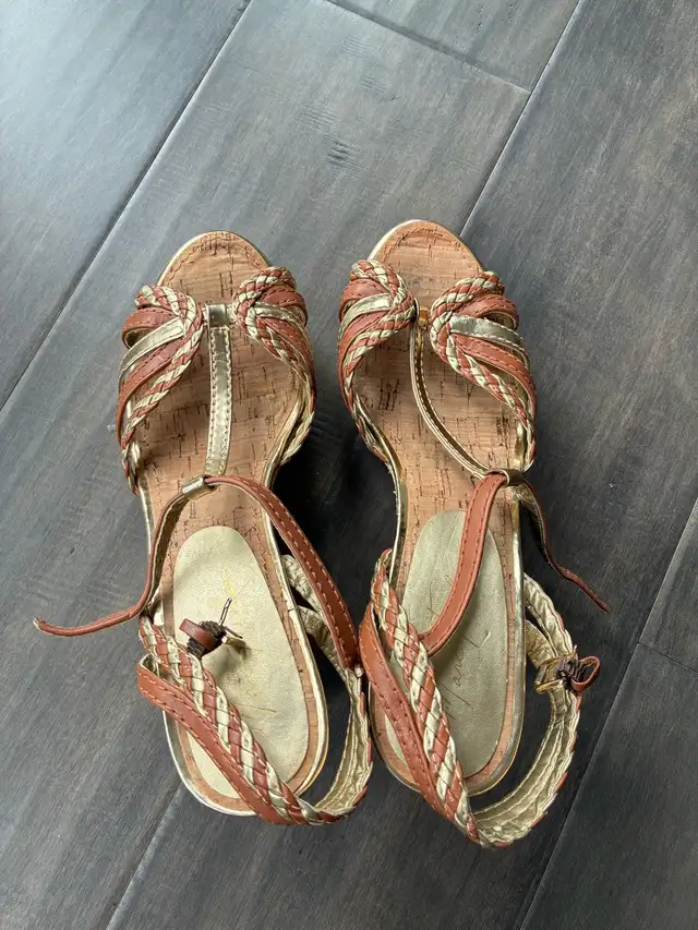 Women shoes in Women's - Shoes in Kitchener / Waterloo - Image 6