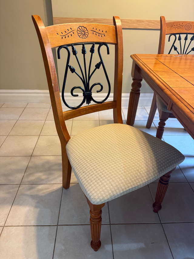 Table with chairs  in Dining Tables & Sets in City of Toronto - Image 3