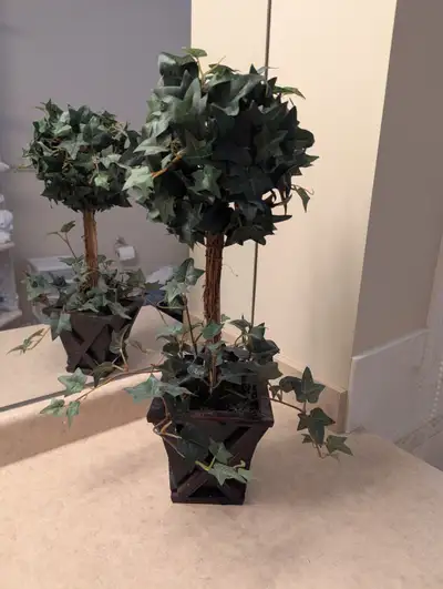 Artificial Ivy Plant on Pot in Excellent Condition Like New, View more