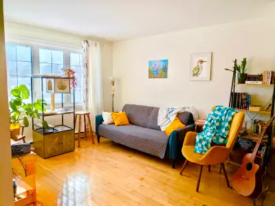 Magnifique maison semi-détachée à aire ouverte située dans un croissant tranquille face à un parc, d...
