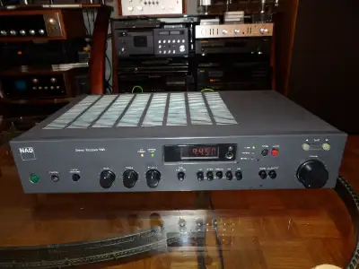 Serviced, works flawlessly. The signal is crystal clear, without any noise or hum. Will consider tra...