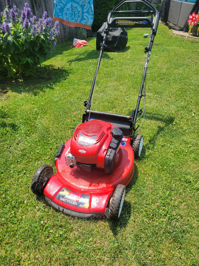 Toro personal pace 22 inch cut lawnmower in Lawnmowers & Leaf Blowers in Ottawa - Image 3