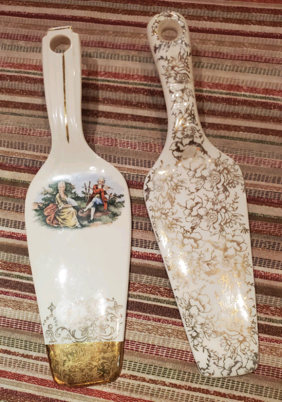 Vintage Cake/Pie Porcelain Servers - 1950s in Arts & Collectibles in City of Toronto
