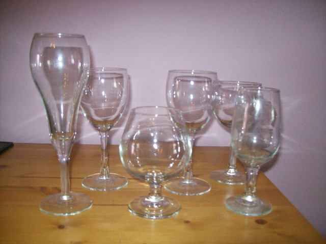 shot glasses/festive holder/glasses in Kitchen & Dining Wares in Kawartha Lakes - Image 4
